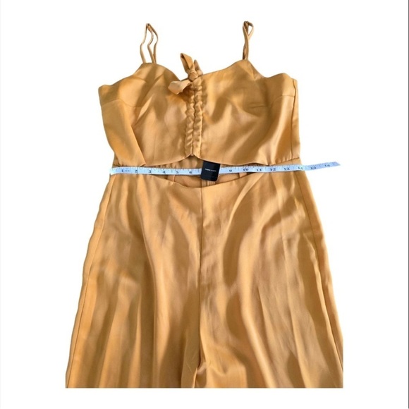 $149 Bebe  JUMPSUIT Women Medium Cut Out Yellow Wide LegSleeveless New - Picture 3 of 16